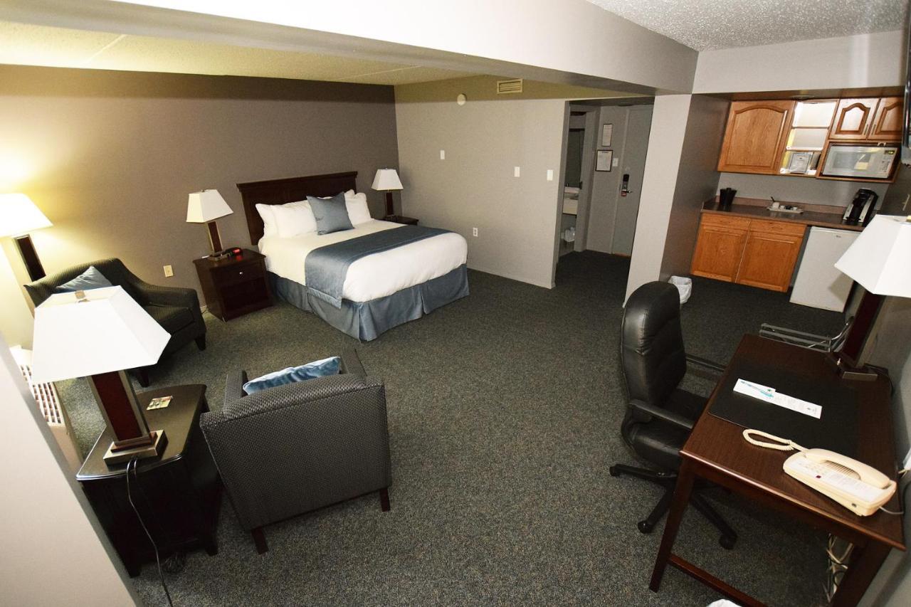 Lakeland Inn Hotel Cold Lake Esterno foto