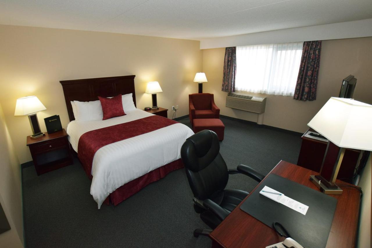 Lakeland Inn Hotel Cold Lake Esterno foto
