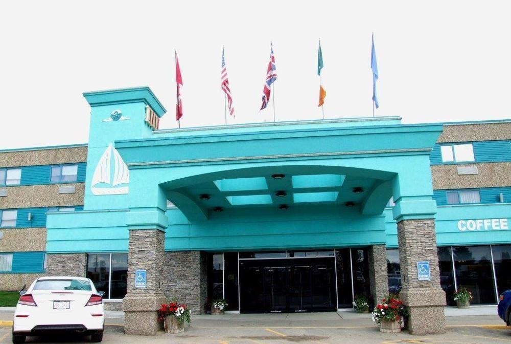 Lakeland Inn Hotel Cold Lake Esterno foto
