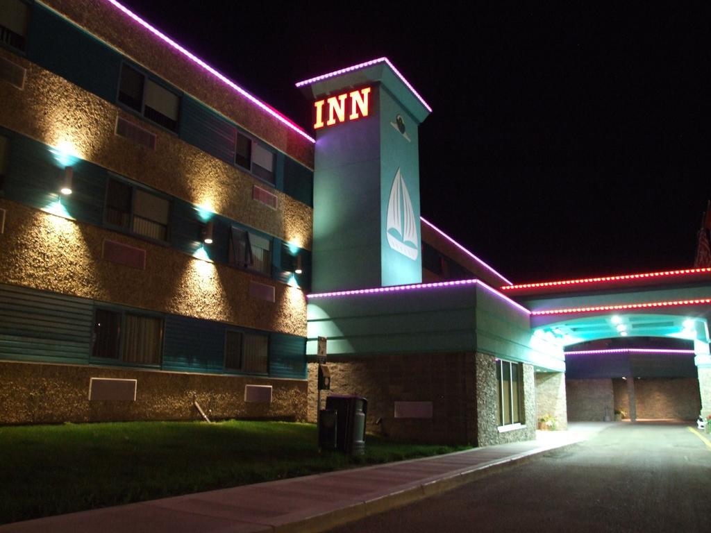 Lakeland Inn Hotel Cold Lake Esterno foto