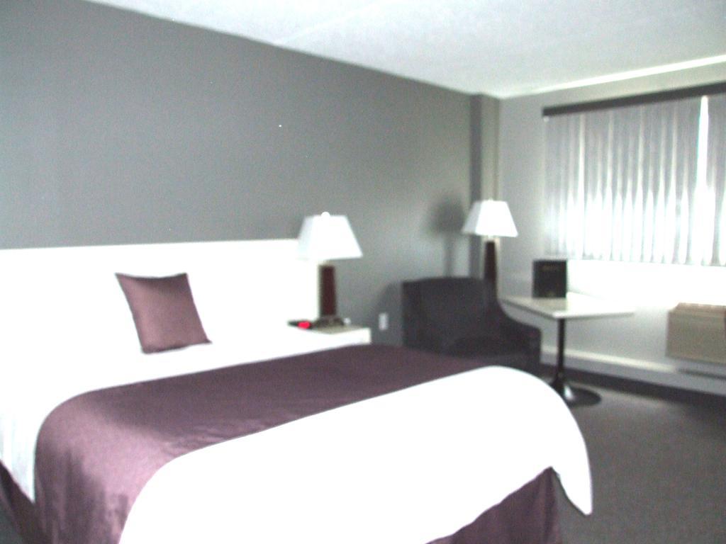 Lakeland Inn Hotel Cold Lake Esterno foto