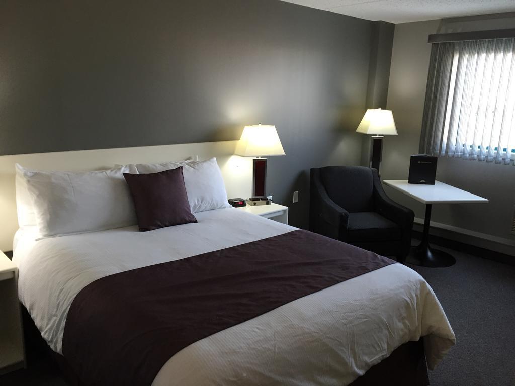 Lakeland Inn Hotel Cold Lake Esterno foto