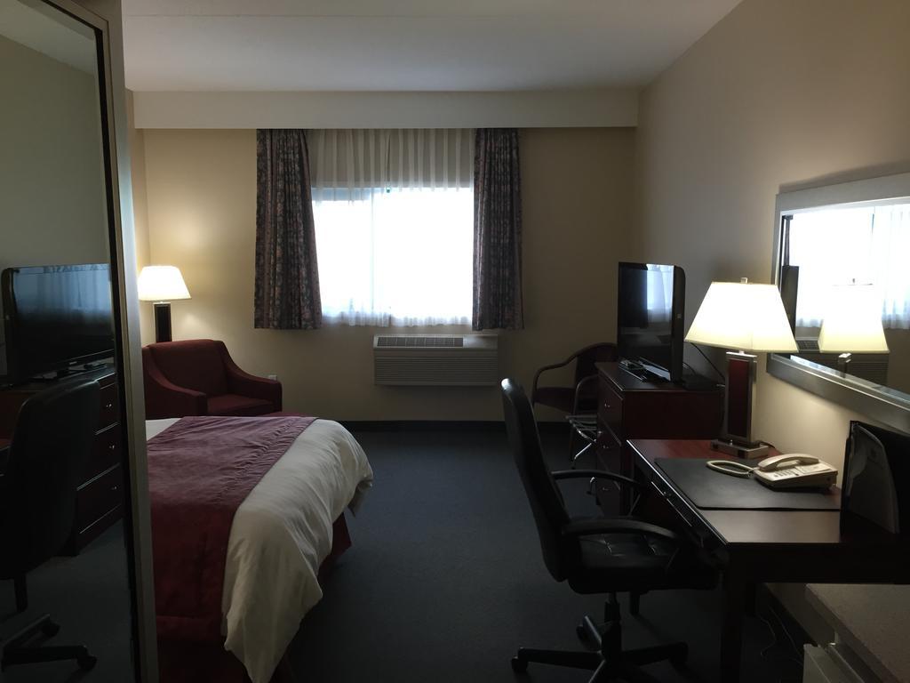 Lakeland Inn Hotel Cold Lake Esterno foto