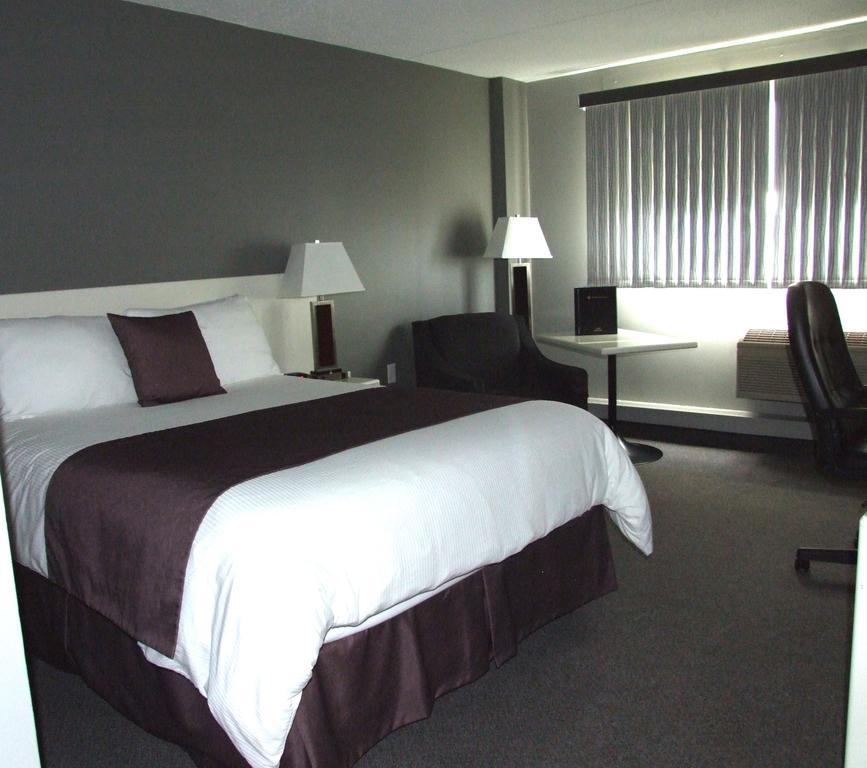 Lakeland Inn Hotel Cold Lake Esterno foto