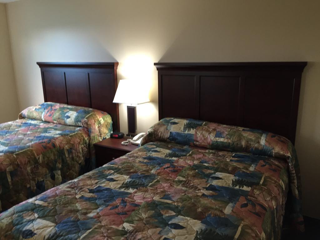 Lakeland Inn Hotel Cold Lake Esterno foto