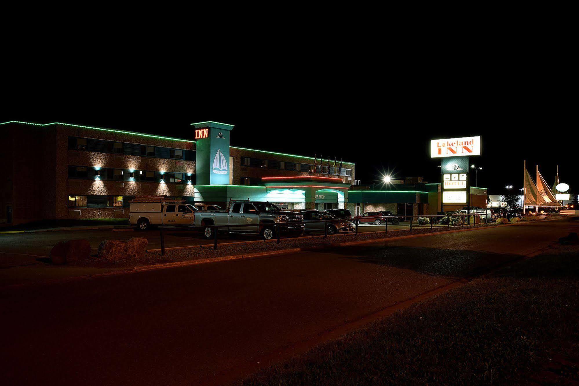 Lakeland Inn Hotel Cold Lake Esterno foto