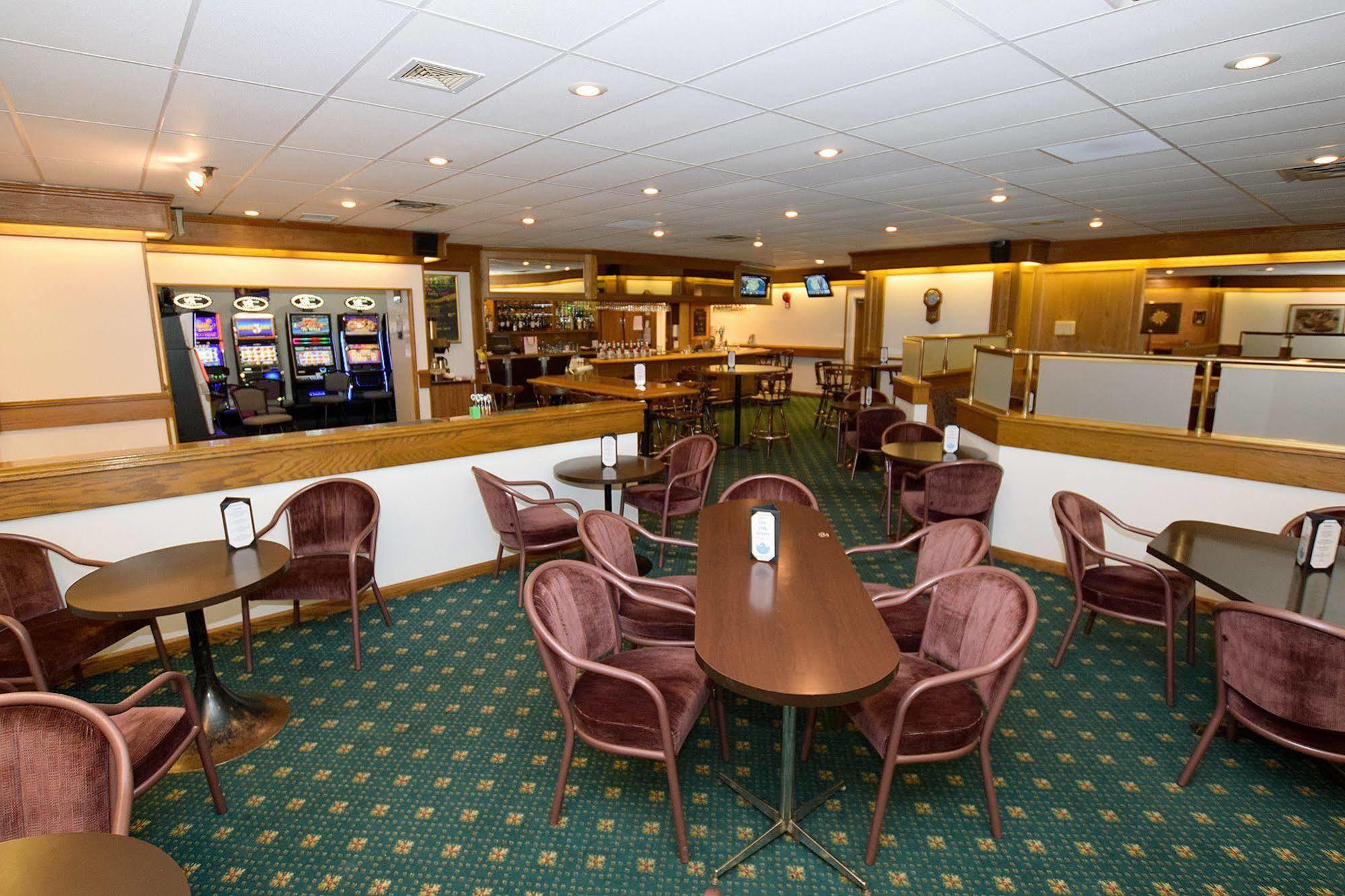 Lakeland Inn Hotel Cold Lake Esterno foto