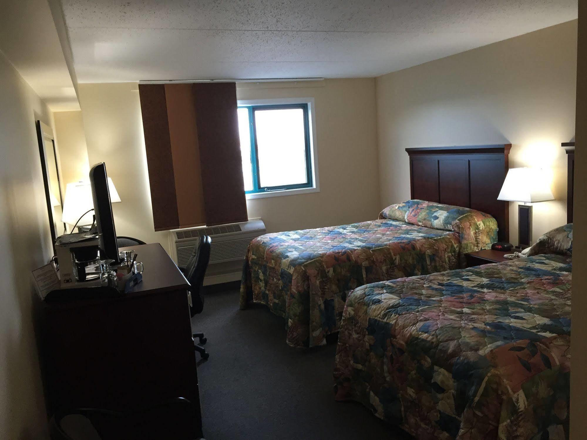 Lakeland Inn Hotel Cold Lake Esterno foto