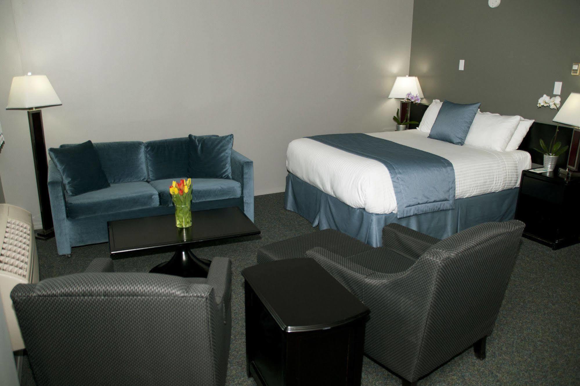 Lakeland Inn Hotel Cold Lake Esterno foto