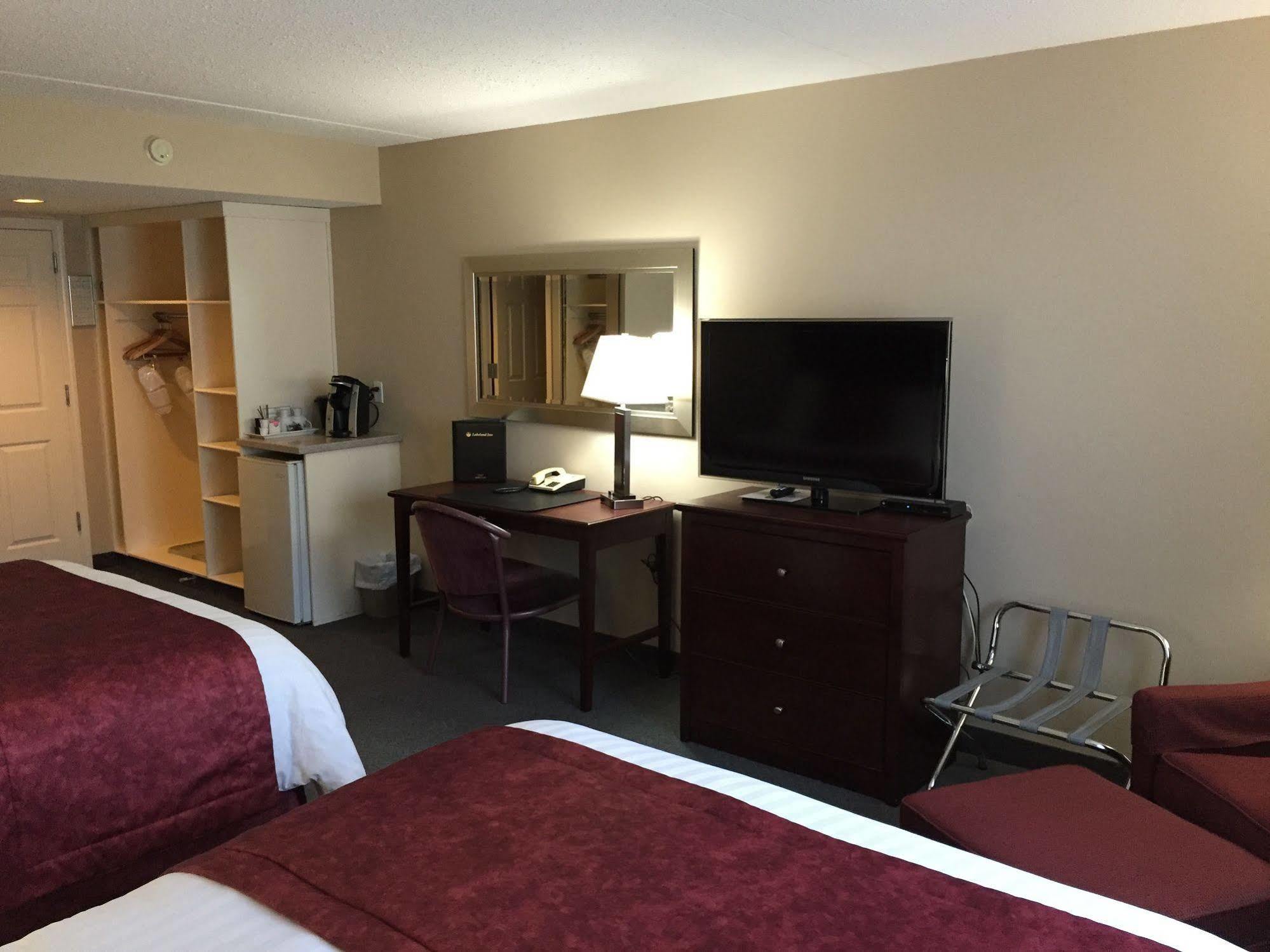 Lakeland Inn Hotel Cold Lake Esterno foto