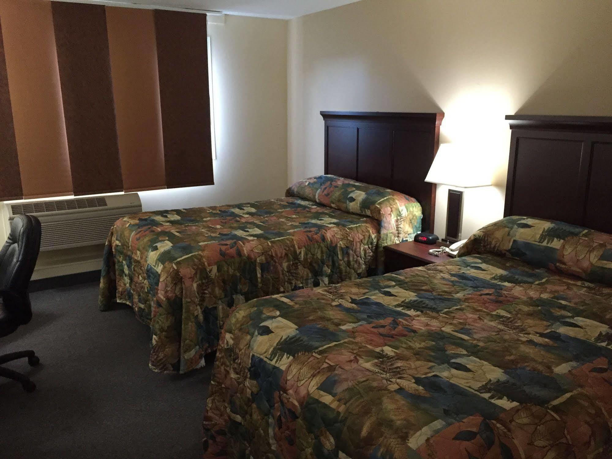 Lakeland Inn Hotel Cold Lake Esterno foto